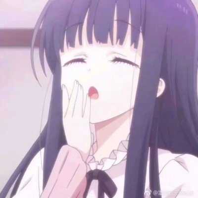 白鹿晒手搓眼线